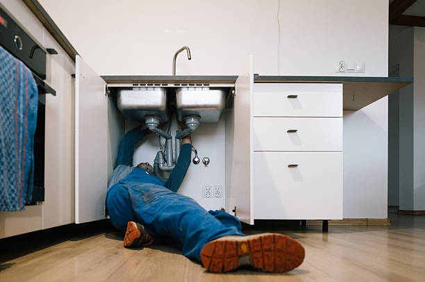Professional Emergency Plumber technician working in Clementon, NJ